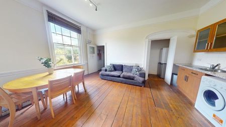 3 bedroom flat to rent - Photo 2