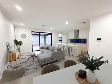 BRAND NEW LUXURY DOUBLE-STOREY RESIDENCE - Photo 2