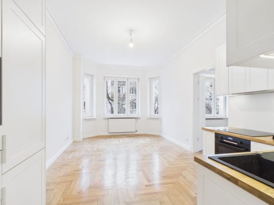 Dwupokojowe, nieumeblowane mieszkanie w kamienicy 55.5 m² - Photo 1