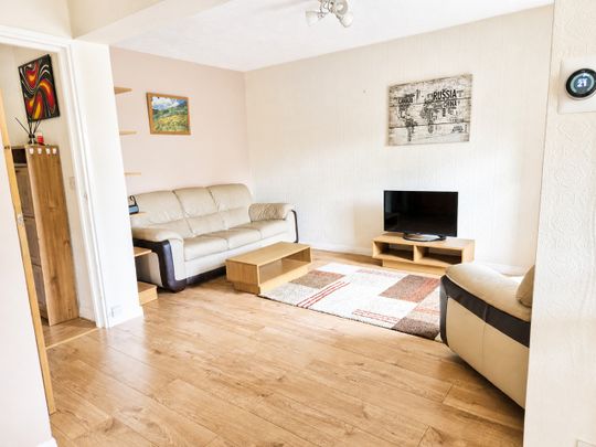 2 Bed Flat, Tudor Road, SE19 - Photo 1