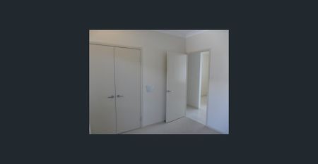 Spacious 4-Bedroom Family Home Near the Beach with a Pool! - Photo 5