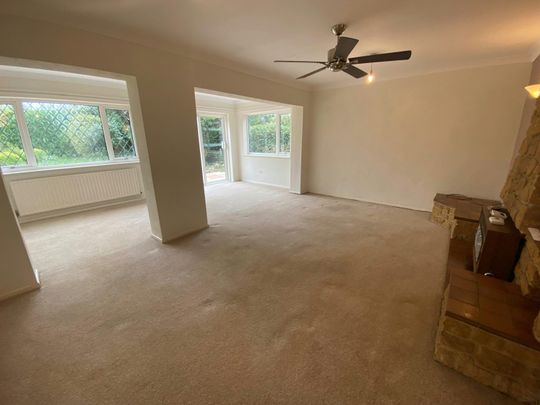 Bungalow to rent on - Photo 1