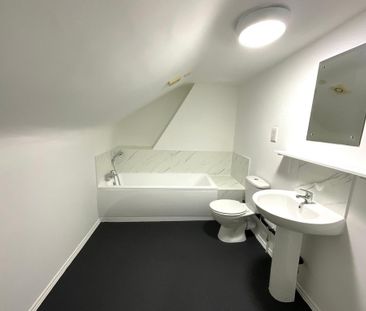 4 bedroom flat to rent - Photo 1