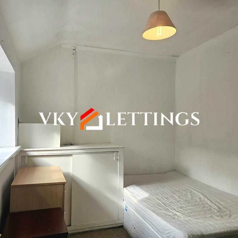 4 bedroom house of multiple occupation to rent - Photo 1