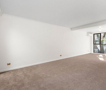 2/1049 Burke Road, Hawthorn East VIC 3123 - Photo 4