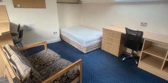 Room 5, 14 Bankfield Road, Huddersfield, HD1 3HR - Photo 2