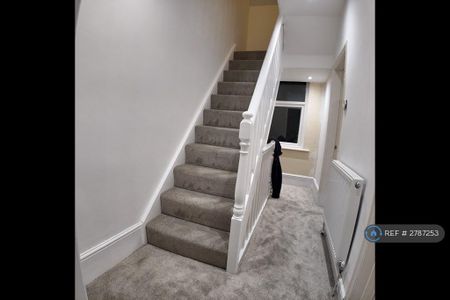 2 bedroom maisonette to rent - Photo 5