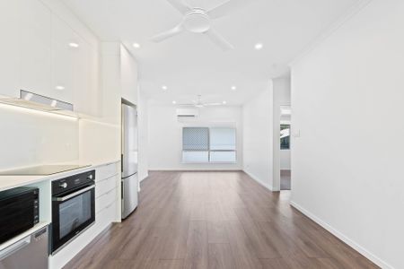 PERFECTLY POSITIONED MODERN 2 BEDROOM UNIT - Photo 3