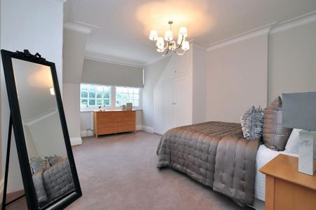 4 bedroom flat to rent - Photo 3