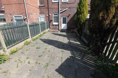 Snydale Road, Cudworth, Barnsley, S72 - Photo 4