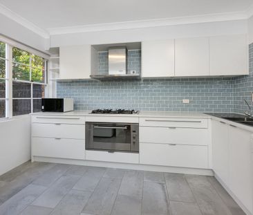 Luxurious 3 bedroom townhouse with superb features in a serene, bou... - Photo 5