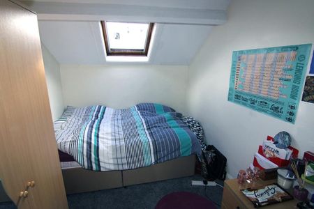 32 BRUDENELL AVENUE Leeds - LS6 1HD - Photo 5