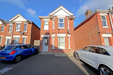 4 bedroom detached house to rent - Photo 2