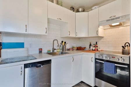 66 Russett Avenue #Upper - Photo 2