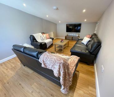 9 bedroom flat to rent - Photo 3