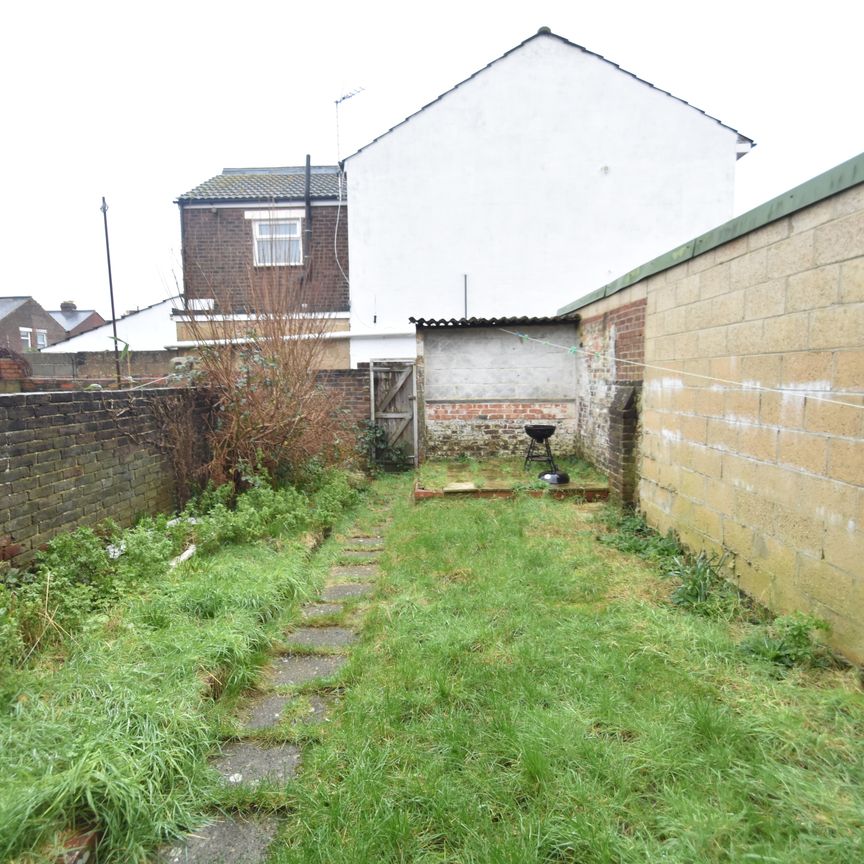 6 bedroom terraced house to rent - Photo 1