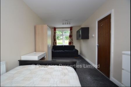4 Bedroom Houses Near The Leeds University - Photo 3