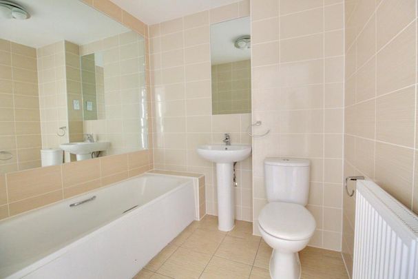 4 bedroom terraced house to rent - Photo 1