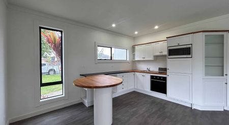 Freshly Renovated 2-Bedroom Unit - Power & Water Included - Photo 4