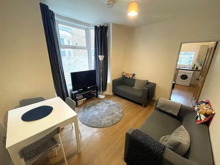 4 bedroom terraced house to rent - Photo 2