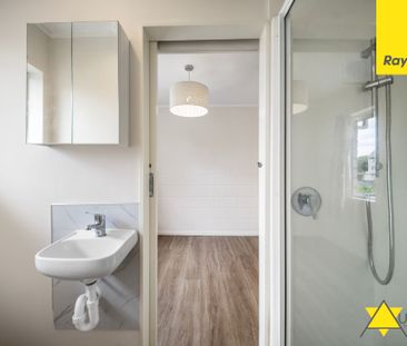 Sunny Retreat in a Peaceful New Lynn Cul-de-Sac - Photo 3