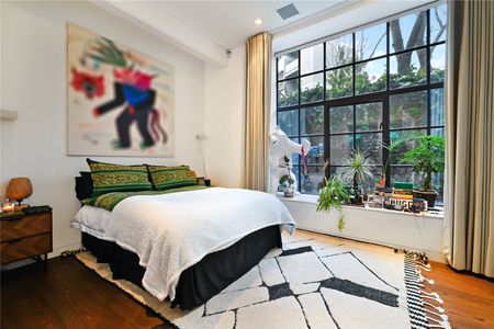 A Stunning Hyde Park Apartment in a Historic Conversion - Photo 4