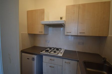 Studio Flat, Heron Mews, IG1 - Photo 3