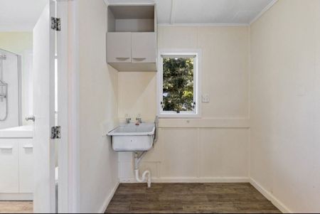 Charming 3BR Home with Deck & AC! - Photo 5