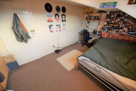 4 bedroom House in Norwood Place, Leeds - Photo 3