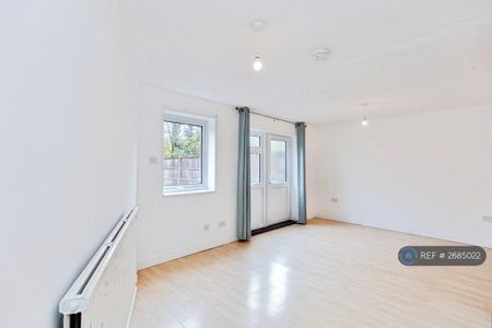 4 bedroom terraced house to rent - Photo 2