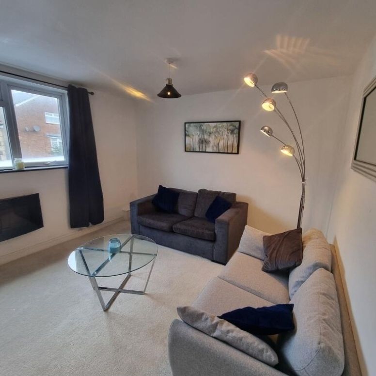 2 Bed Flat, Bell Hill Road, BS5 - Photo 1