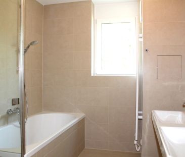 Exklusives Wohnen in Bestlage: 3-Zimmer Wohnung mit Einbauküche, Ba... - Foto 3