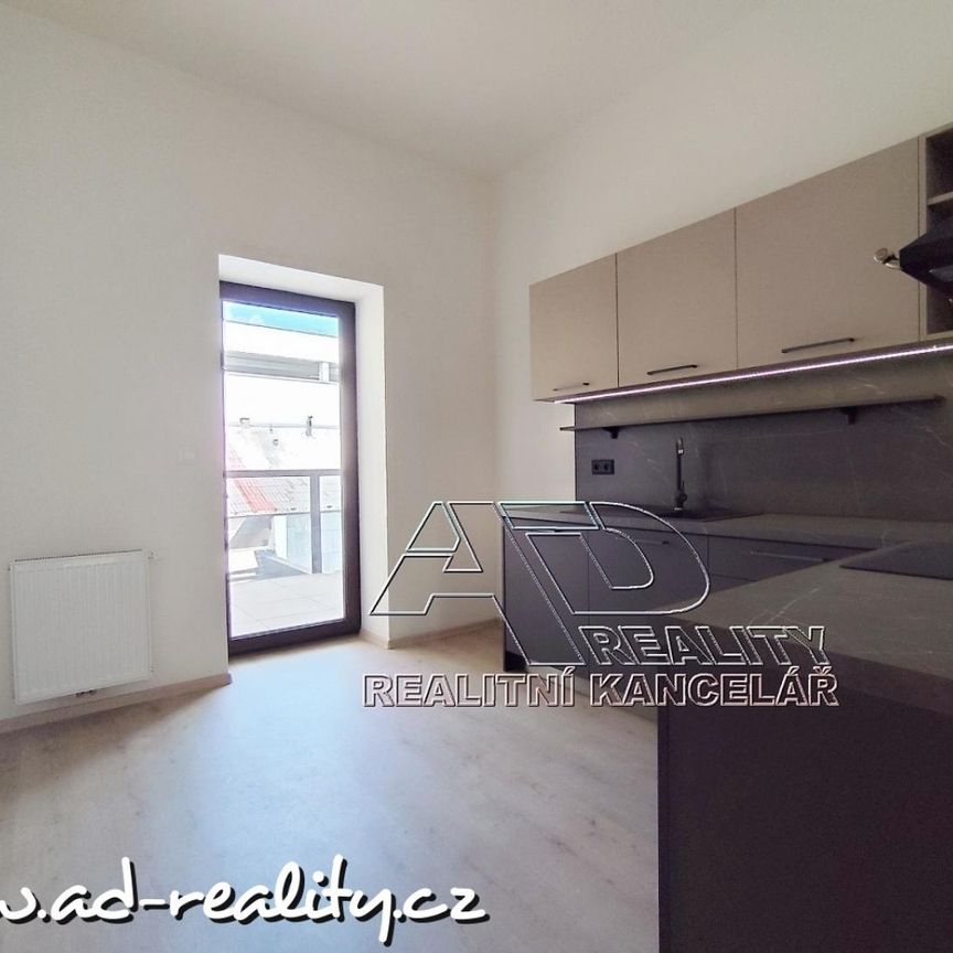 Pronájem bytu 1+kk a garsoniéry 40 m² - Photo 1