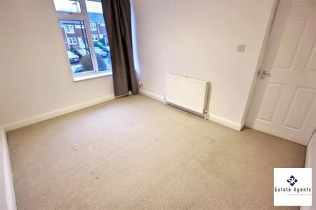 3 Bedroom House - End Terrace To Let - Photo 4