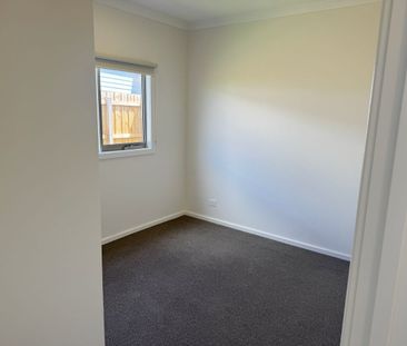 $570 PW. - AVAIL NOW - Photo 4
