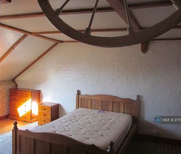 3 bedroom flat to rent - Photo 4