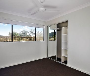 Low-Maintenance Living in a Modern Flagstone Pocket - Photo 3