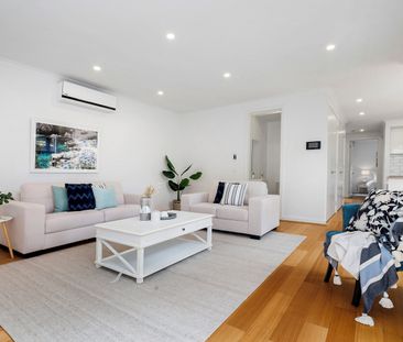 STUNNING FOUR BEDROOM HOME!! - Photo 3