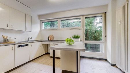 Are you looking for a spacious apartment in the city? - Photo 4