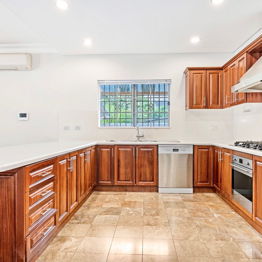 22 Chatswood Avenue, Chatswood NSW 2067 - House For Rent | Domain - Photo 1