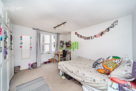 4 bedroom terraced house to rent - Photo 3