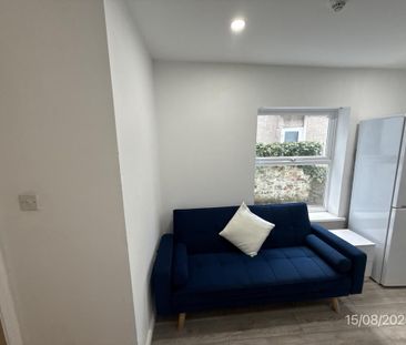 8 bedroom terraced house to rent - Photo 3