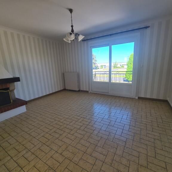 Location Maison 4 pièces 78m² MONTMORILLON 86500 - Photo 1