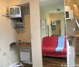 Logement à Paris, Location meublée - Photo 2