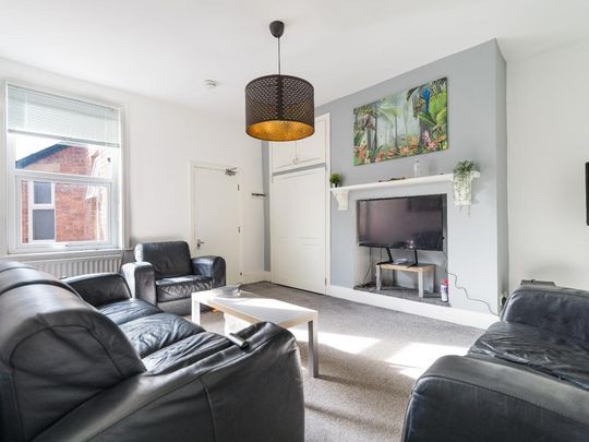 6 bedroom maisonette to rent - Photo 1