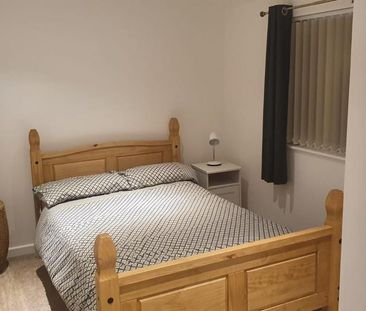 1 bedroom in a house share to rent - Photo 2