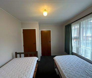 Fully furnished and a fantastic location! - Photo 6