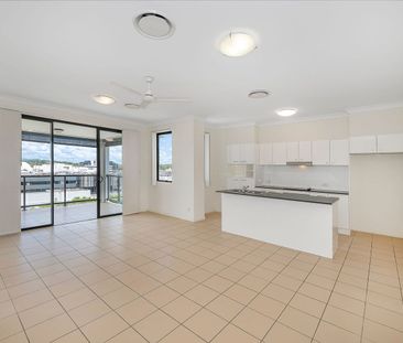 Charming and Spacious Property in Prime Location - Complex with Poo... - Photo 1