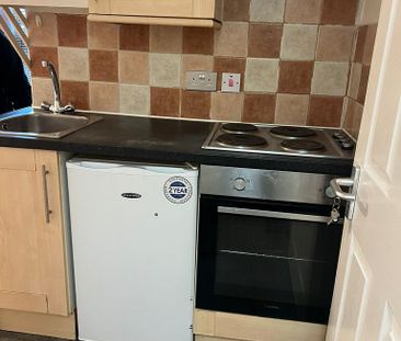 Studio to rent - Photo 2