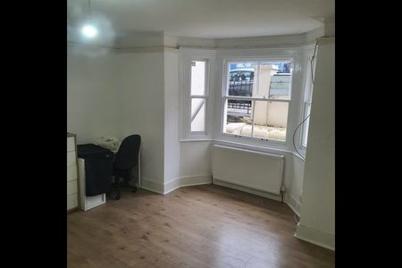 2 Bed Flat, Loveridge Road, NW6 - Photo 2